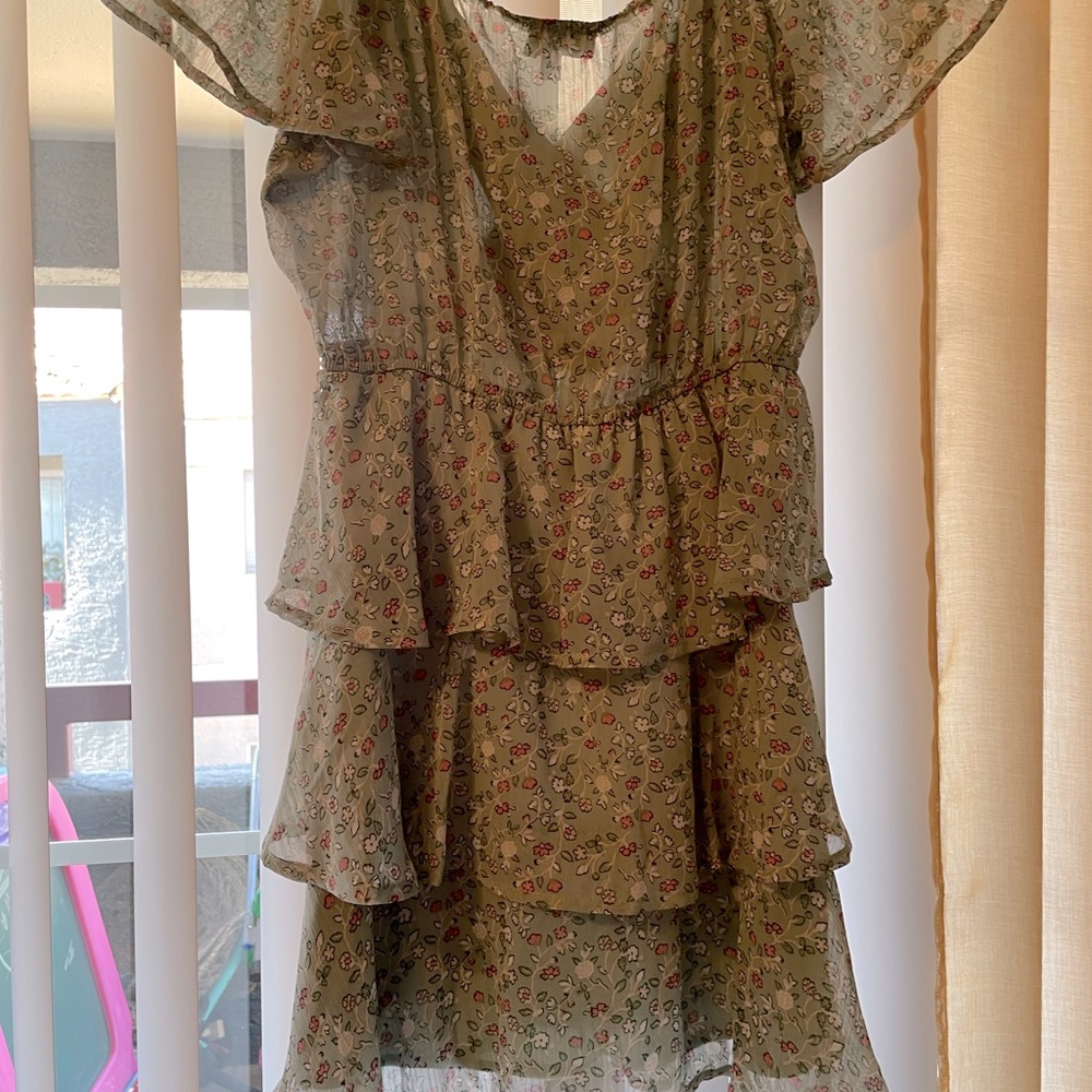 Beautiful green floral dress. Tricia Clothing Company size Large